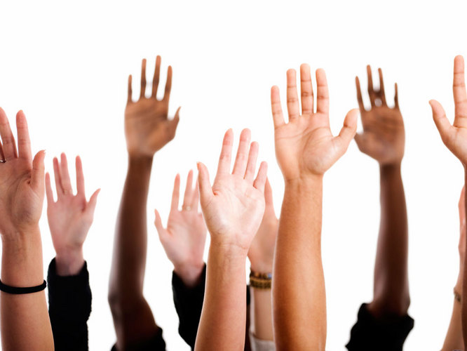 волонтер доброволец руки