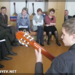 Гавот из лютневой сюиты И.С. Баха исполняет гитарист С. Янковец