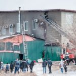 пожарники тушат пожар МЧС